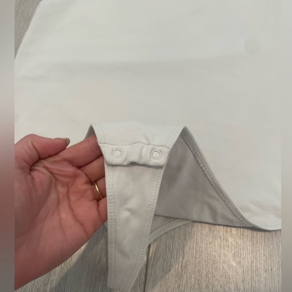 Babaton Aritzia Shoulder Pad Bodysuit - Picture 3 of 9